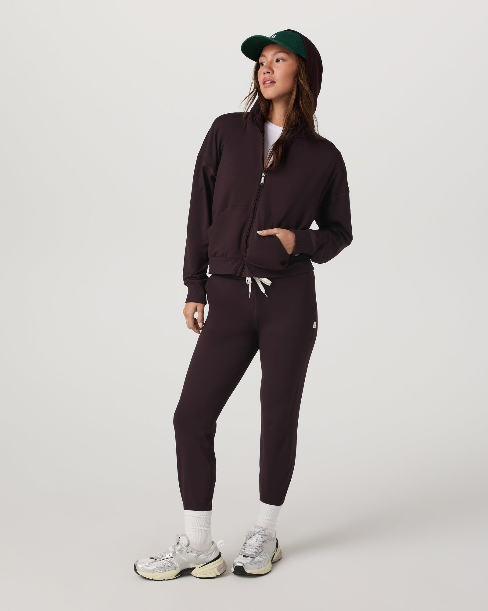 Halo full-zip modern hoodie (Raisin)